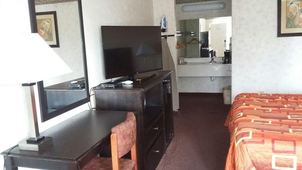 Deerfield Inn & Suites