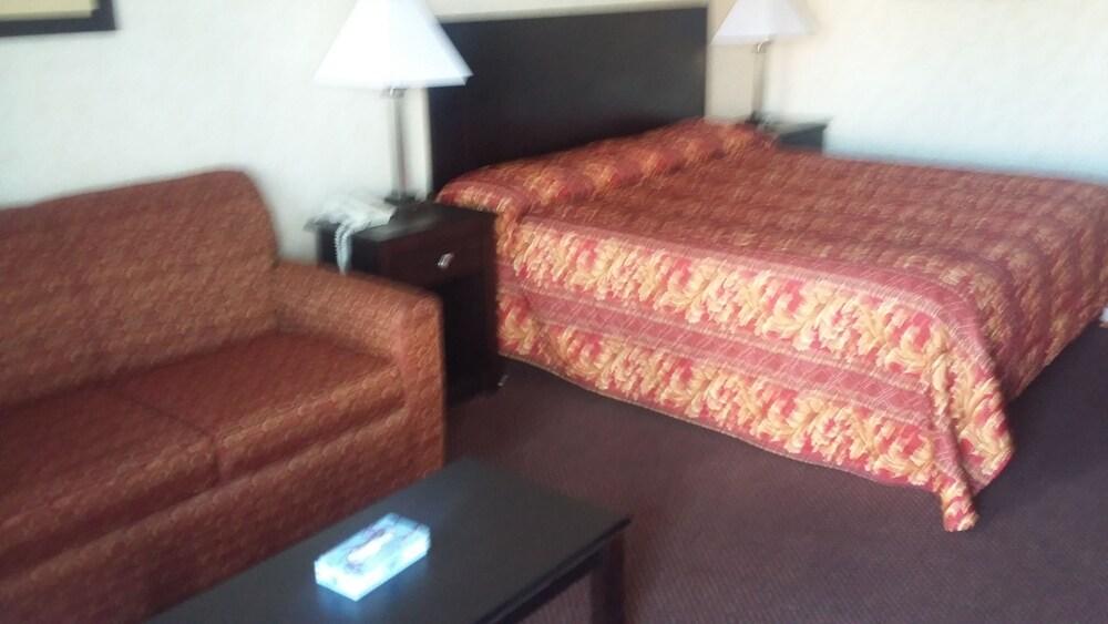 Deerfield Inn & Suites