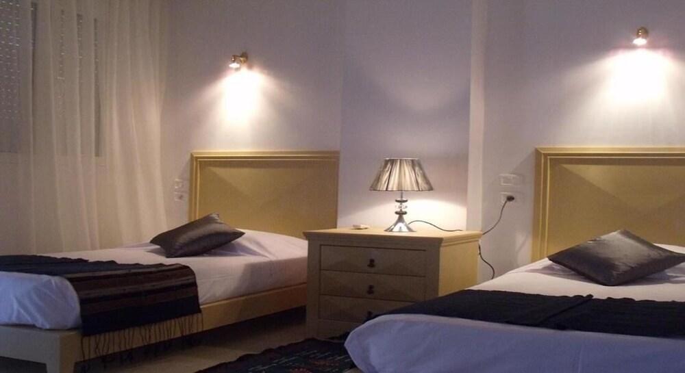 Appart Hotel Castilia Suites