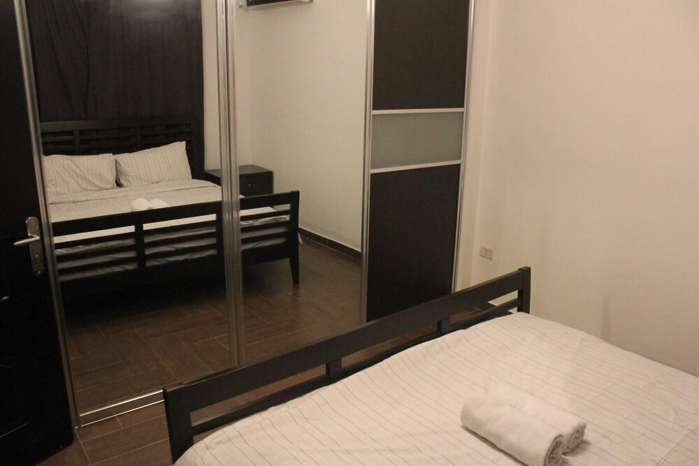 Cozy & Gated Compound