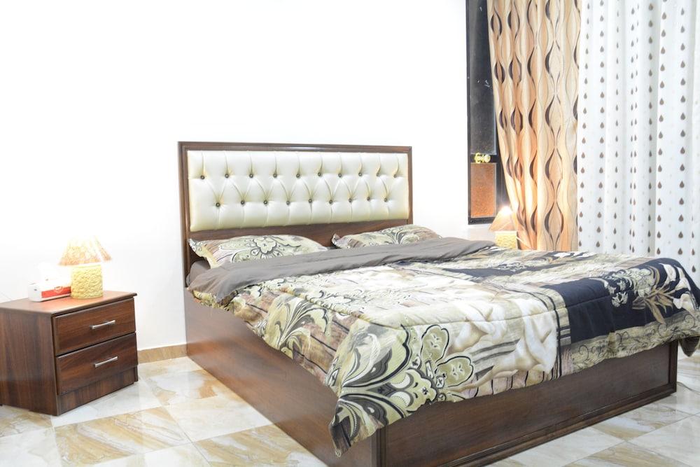 Jasmine leaves hotel apartment