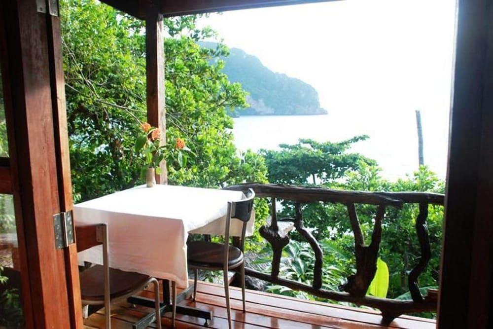 Phi Phi Sunset Bay Resort