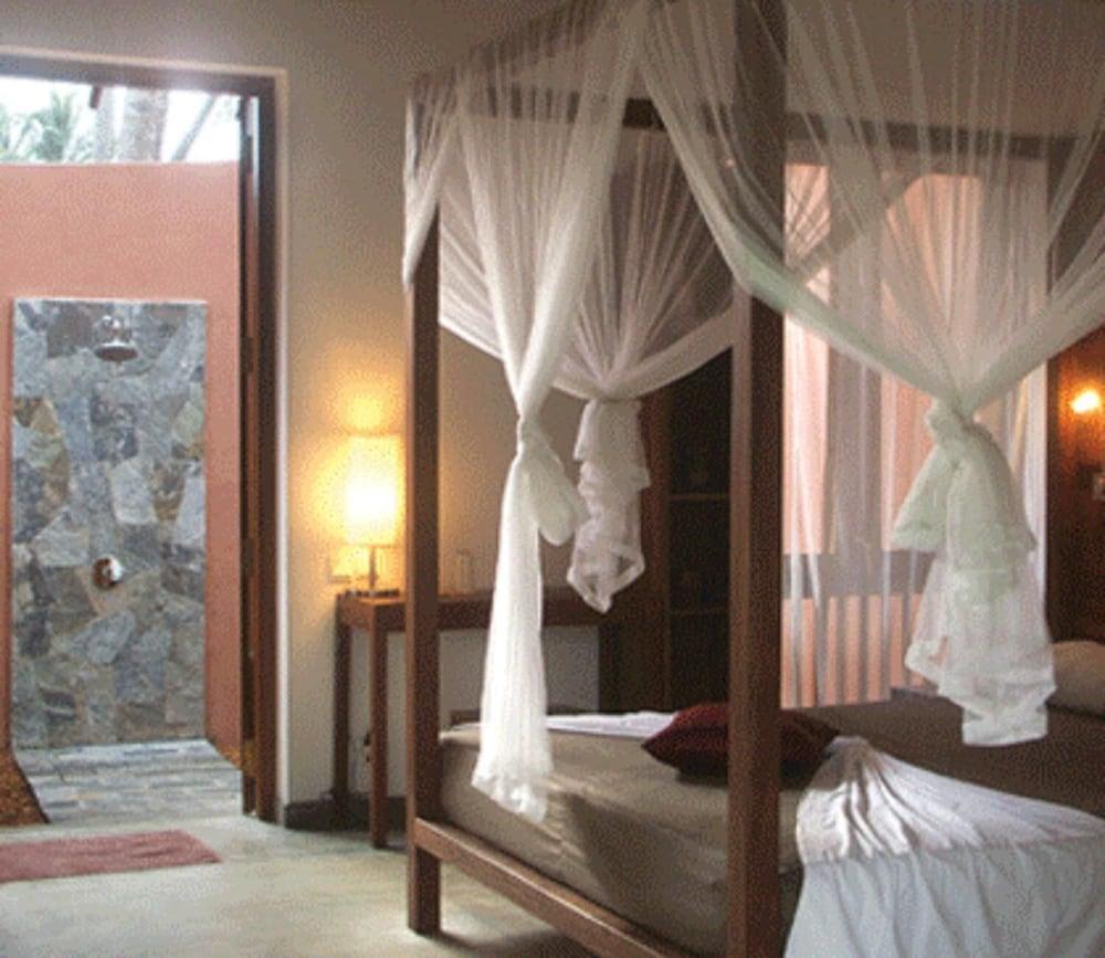 Sanjis The Seaside Cabanas