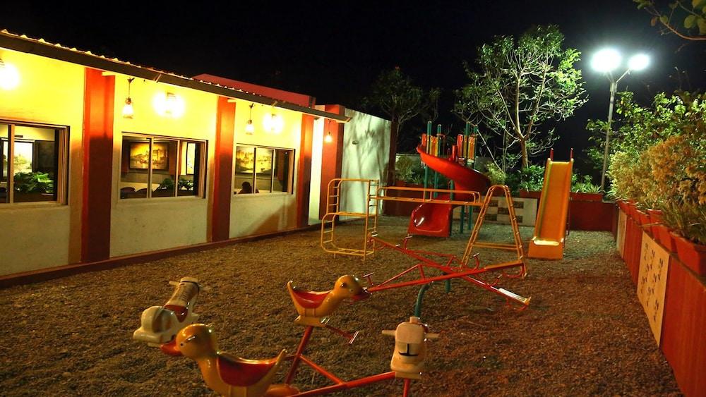 Dhanashree Hospitality - Bar,Restaurant & Lodging