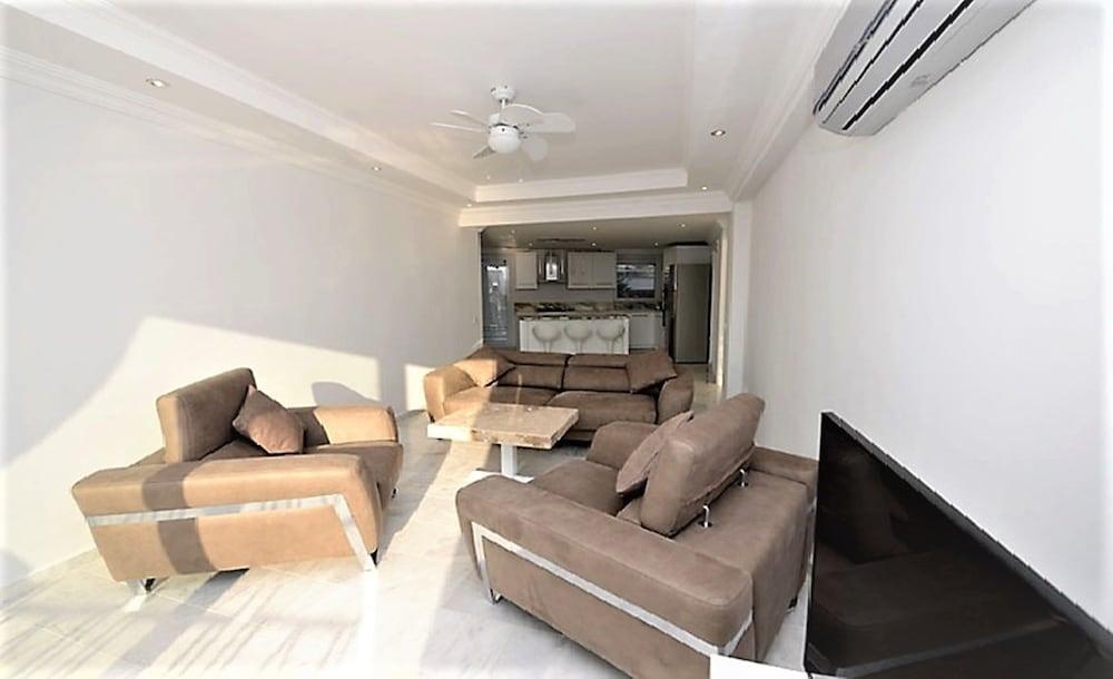 Emilia Luxury Apartments