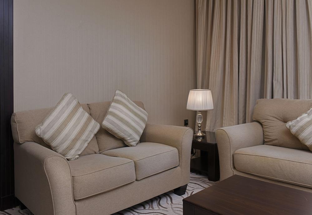 Naviti Warwick Al Khobar