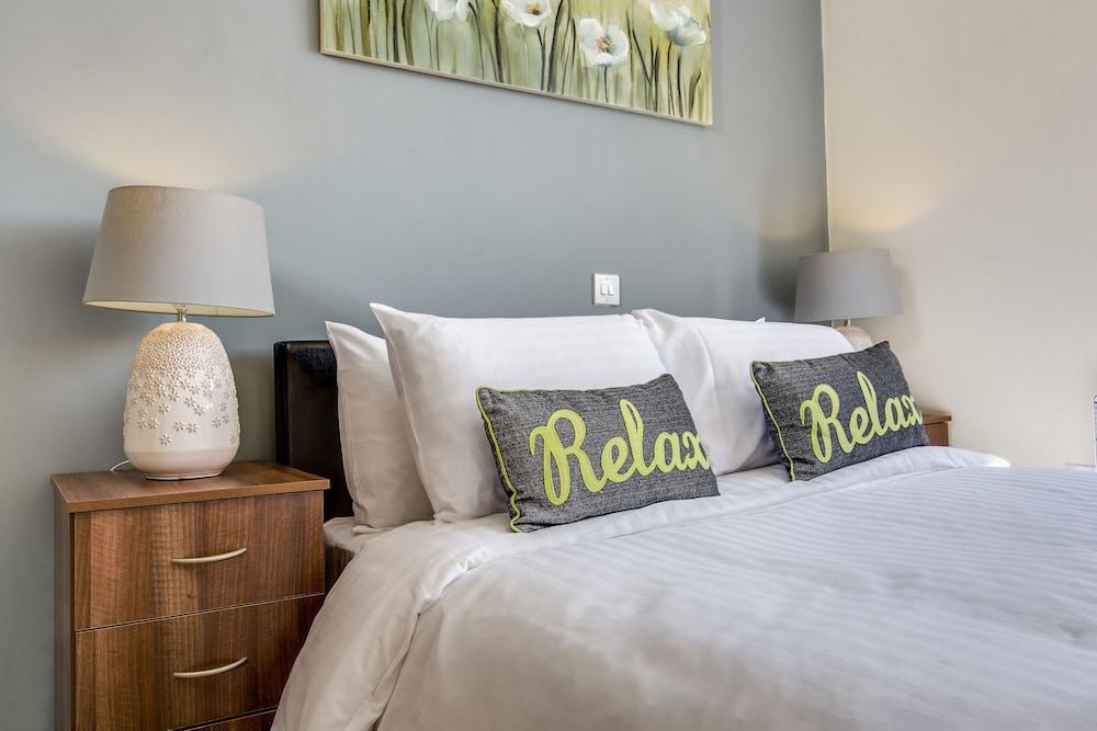 Mica Point City Centre Apartment