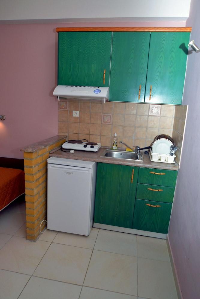 Alexandros Apartments