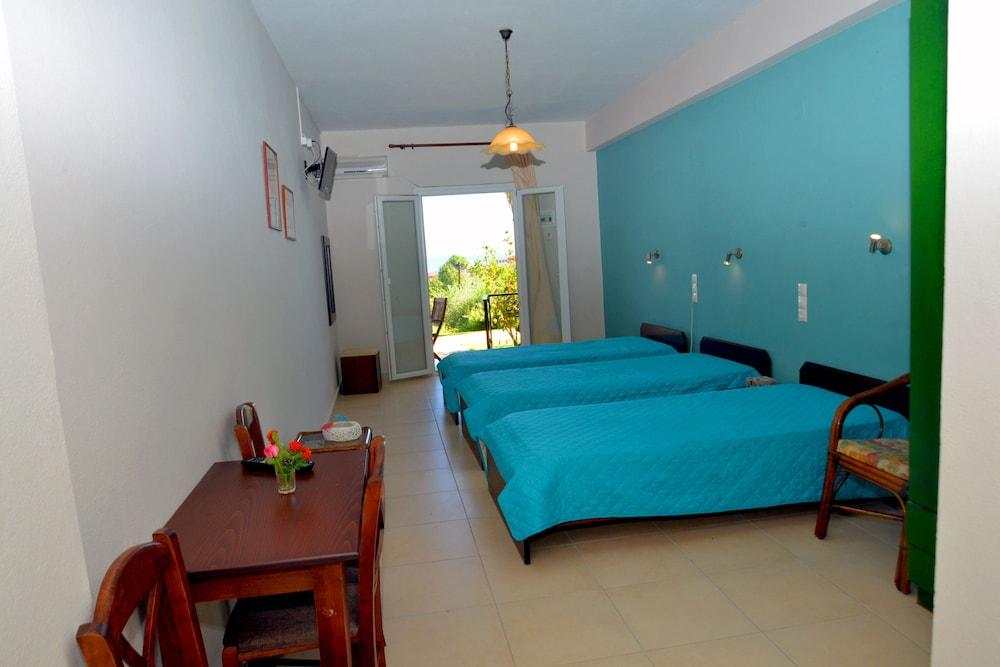 Alexandros Apartments