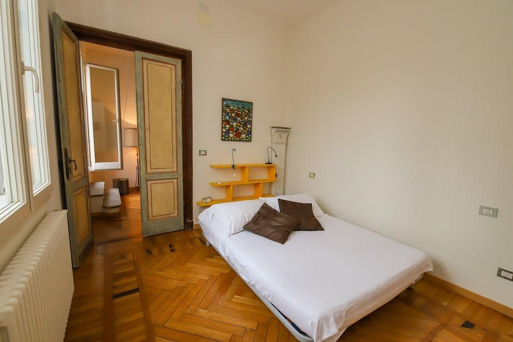 JOIVY Franci's House