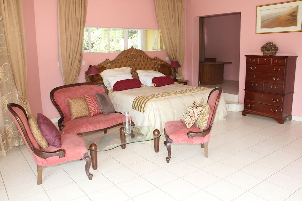 Borrowdale Ground Floor with Poolview