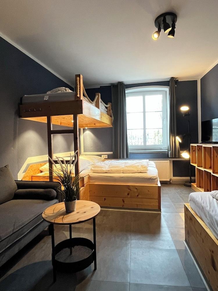 Blue Doors Hostel KTV