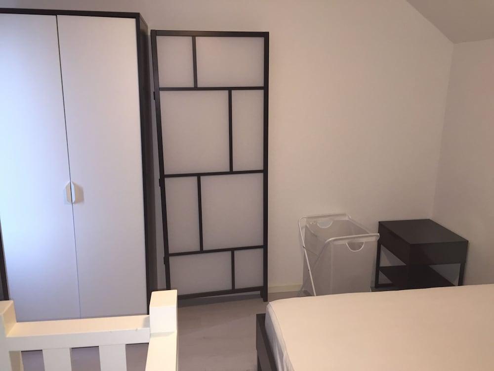 The Hague Short-Stay