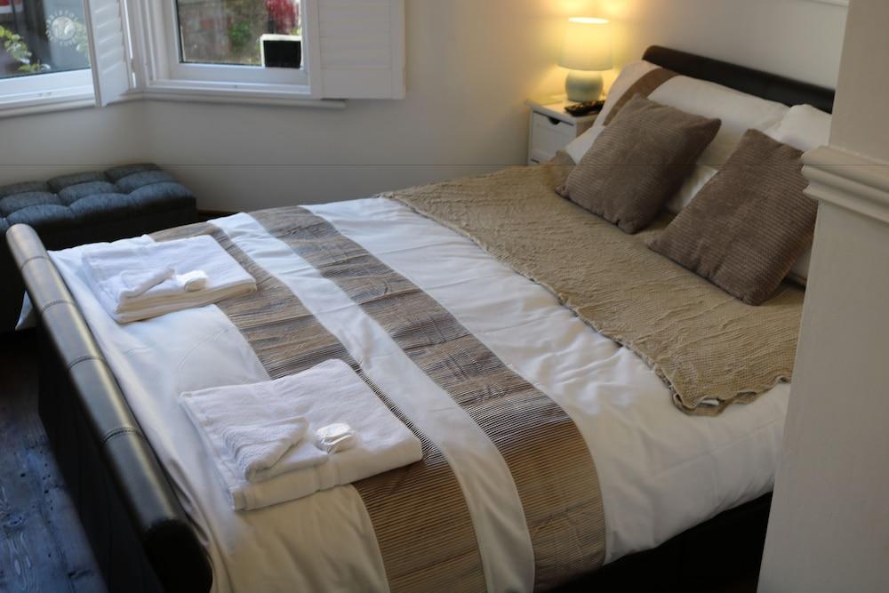 Luxury Victorian Garden Apartment