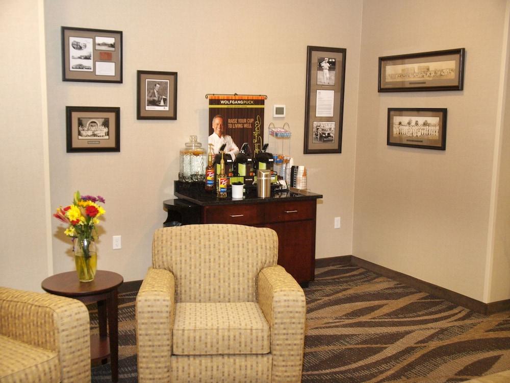 Cobblestone Inn & Suites - Vinton