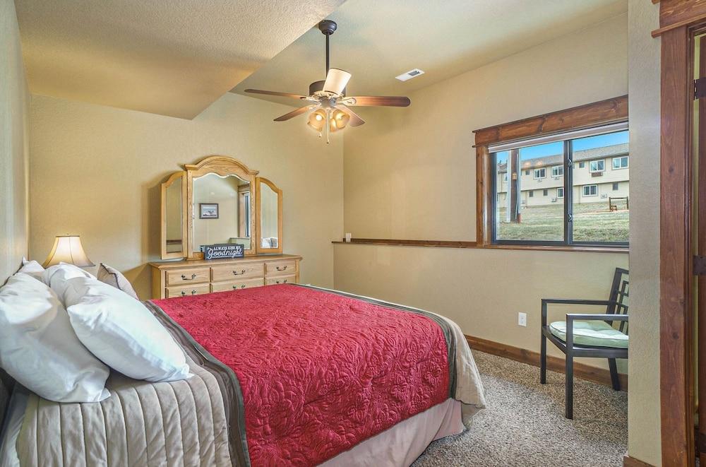 Timber Mountain Retreat - 3 Br Townhouse