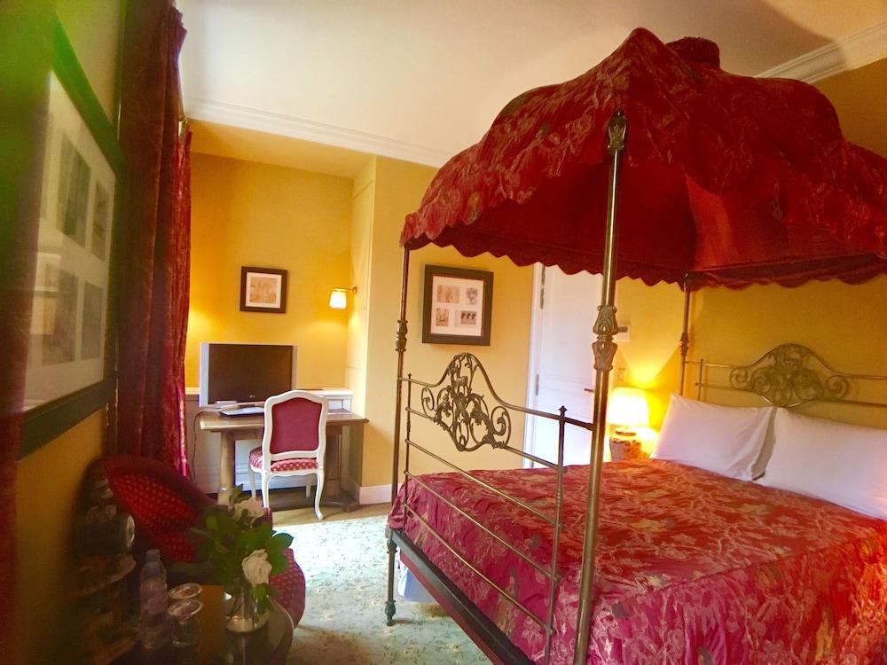 Château des Forgets Hotel