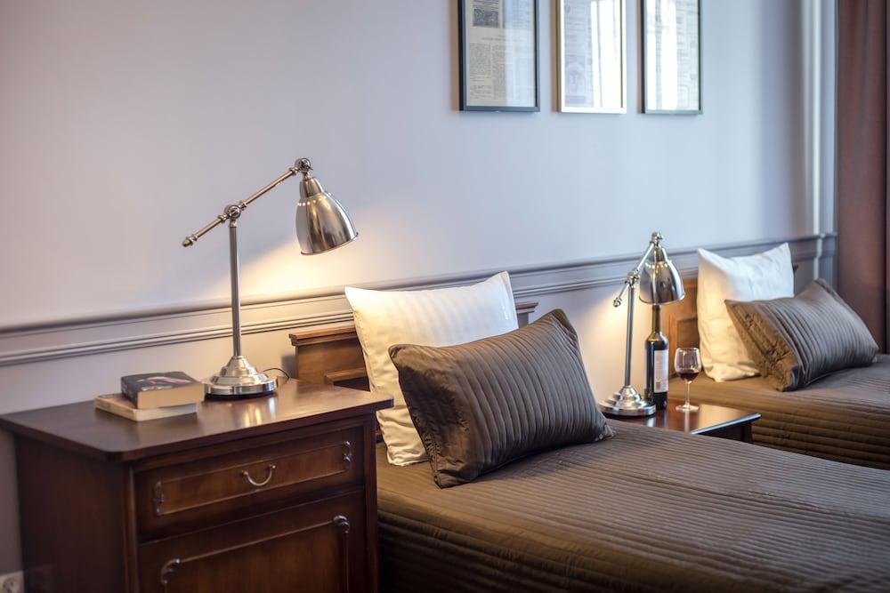 Scharffenberg Apartments Main Square