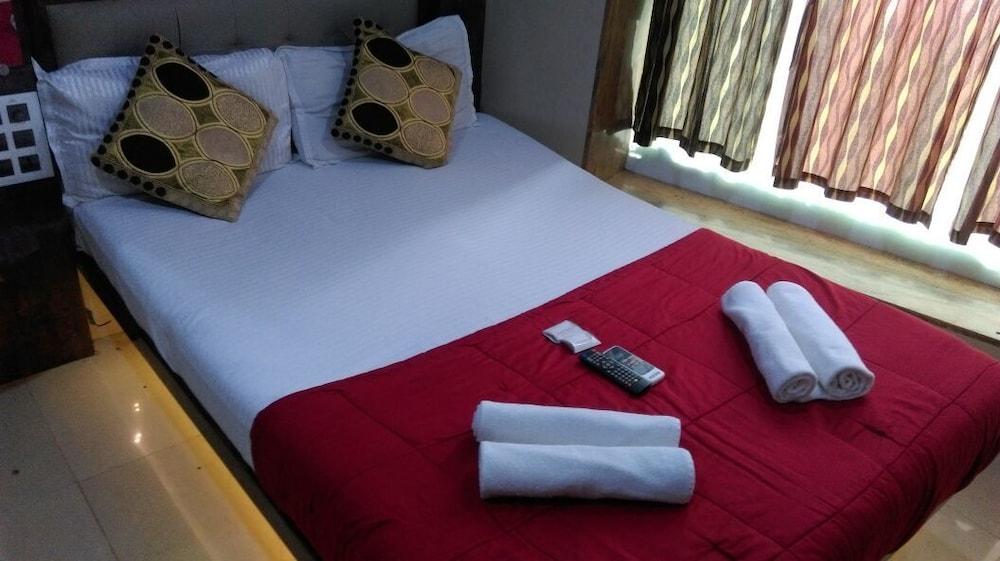 Hotel Paris Residency