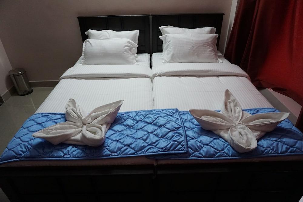 Solitaire Service Apartments