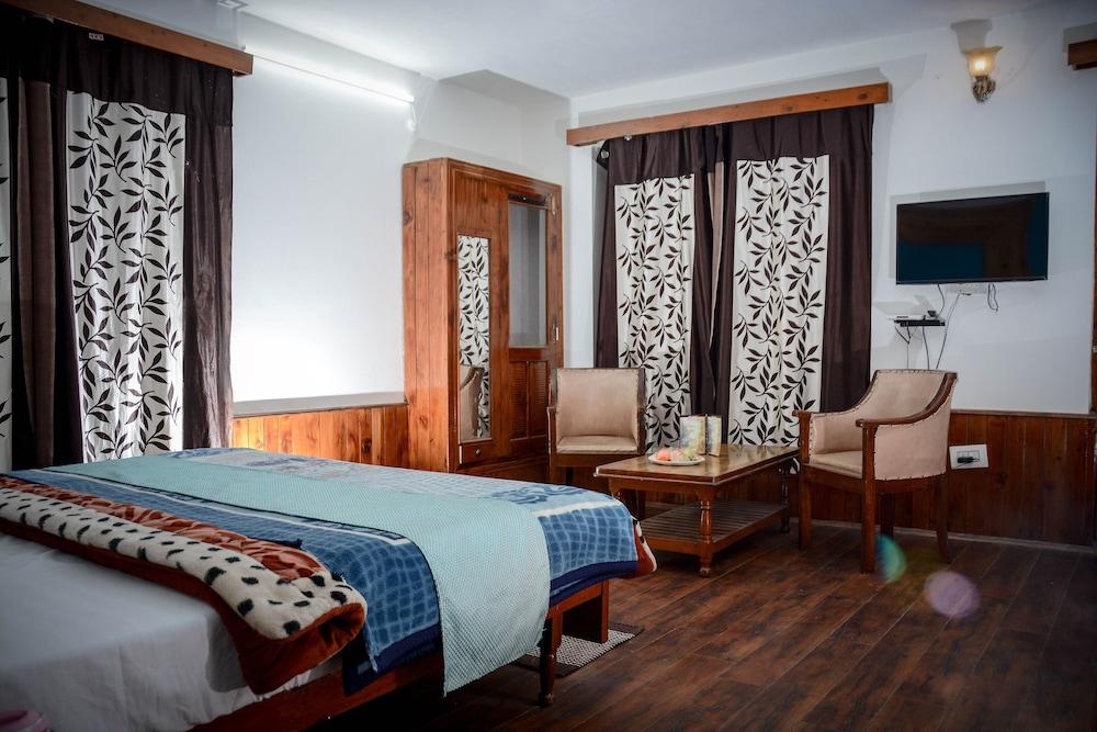 Hotel Rajhans Manali
