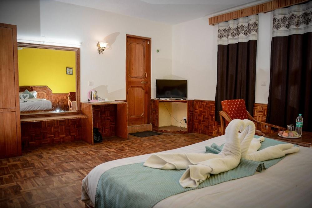 Hotel Rajhans Manali