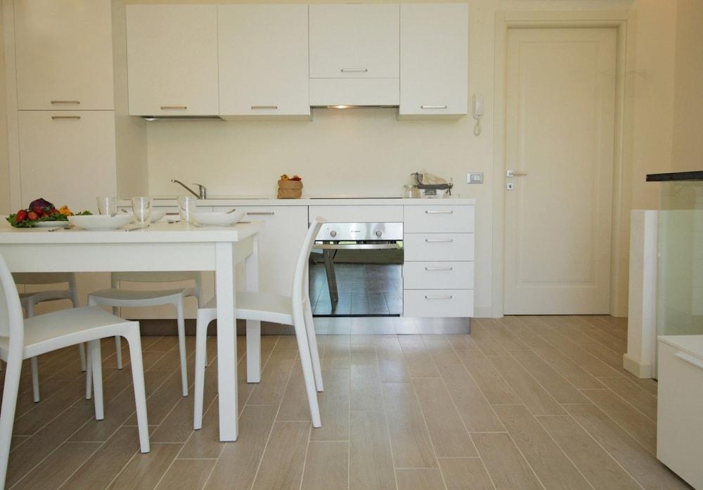 446QA Tonni Danilo - Little Paradise 3