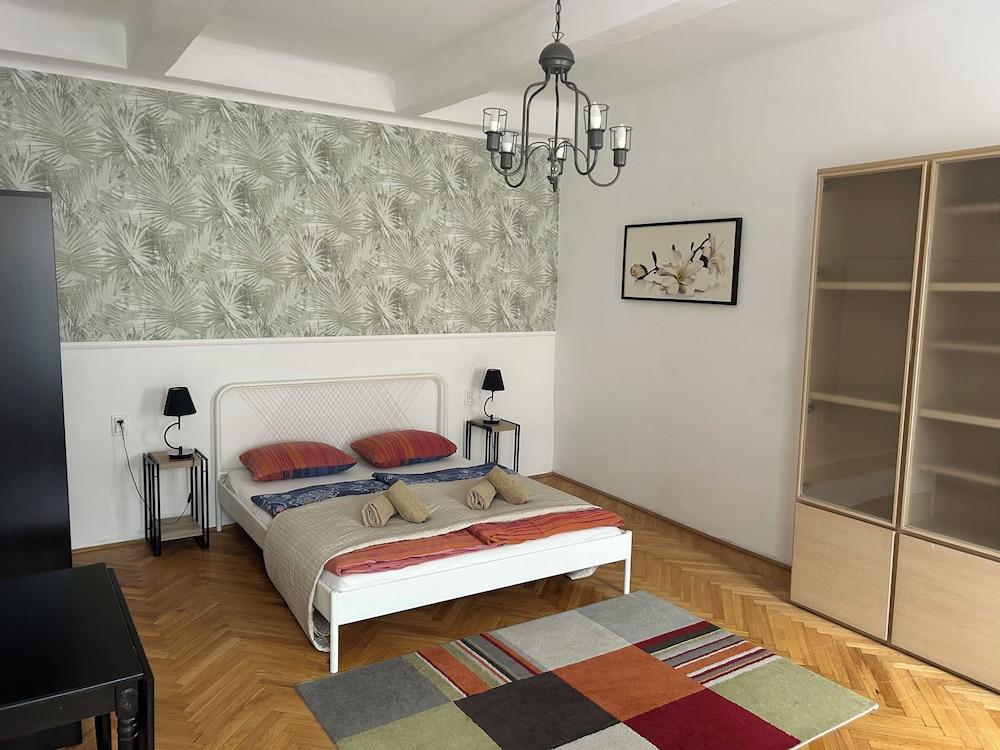 Diamond Astoria 4, Quiet Apartment