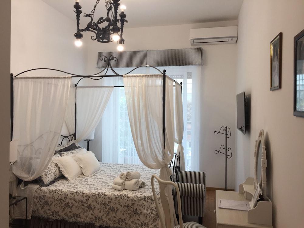 La piazzetta delle regine