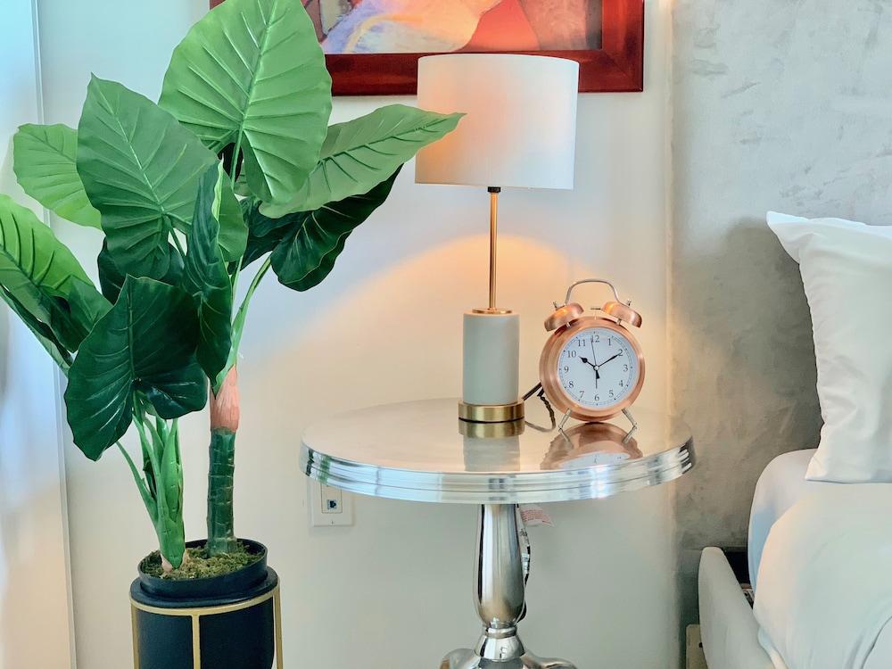 Gorgeous 2 Storey Townhouse