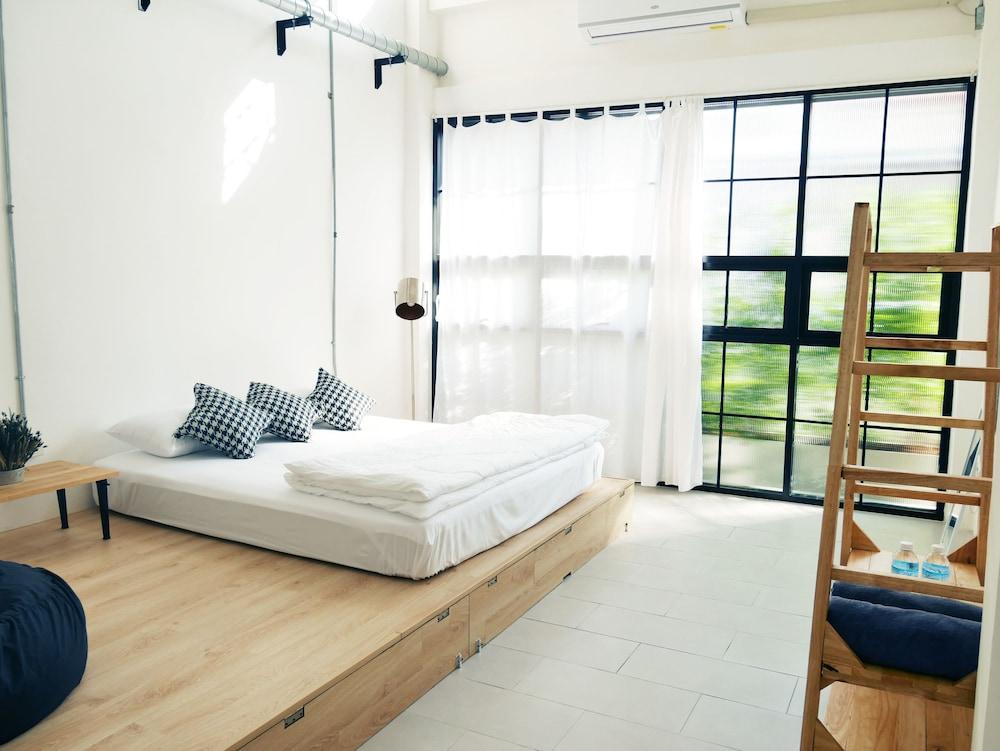 The Companion - Hostel