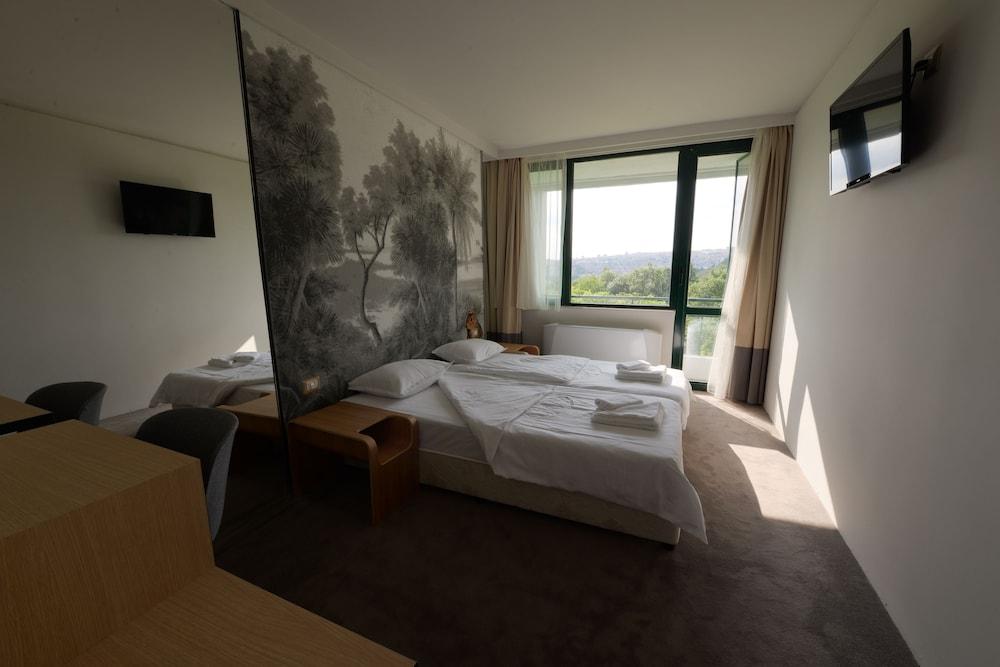 Park Hotel RAYA Garden