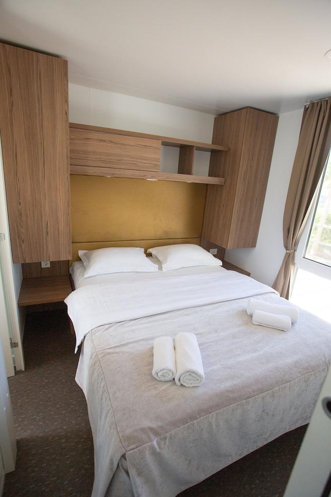 Poseidon Mobile Home Resort - Campsite