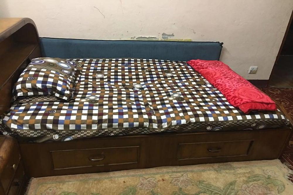 Sara's Backpackers Hotel