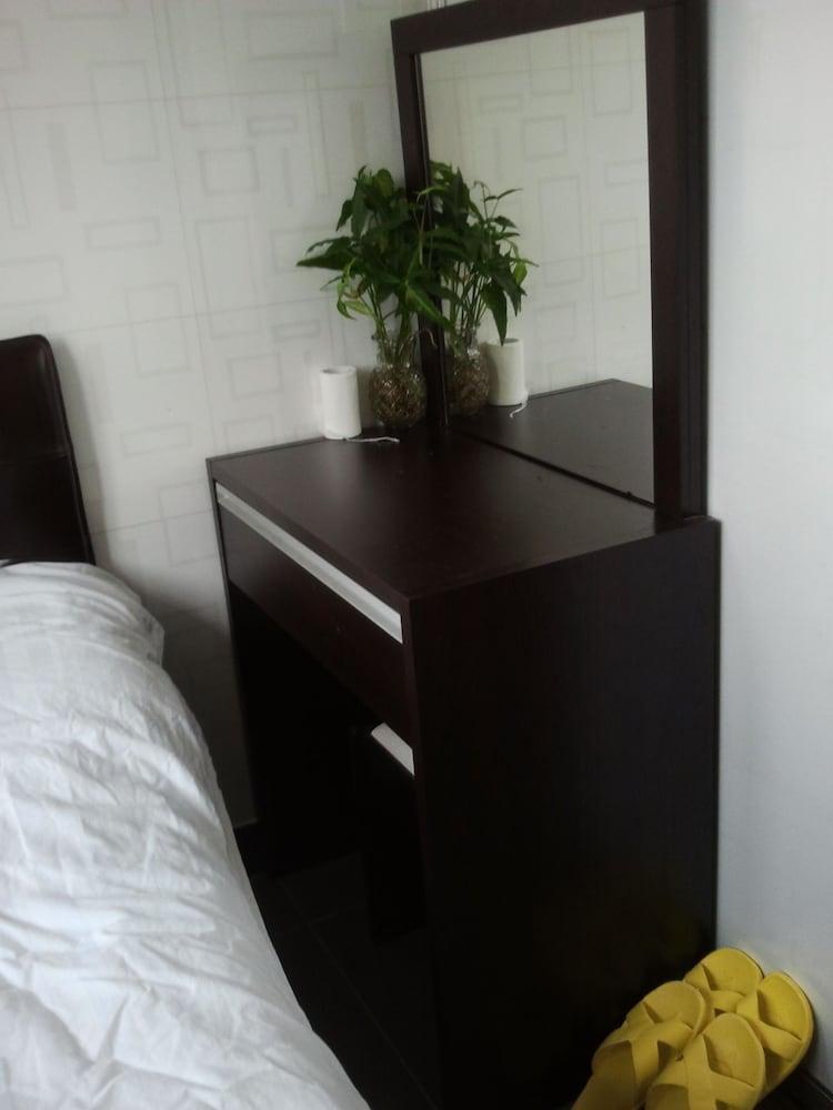 Empire Commercial Hotel