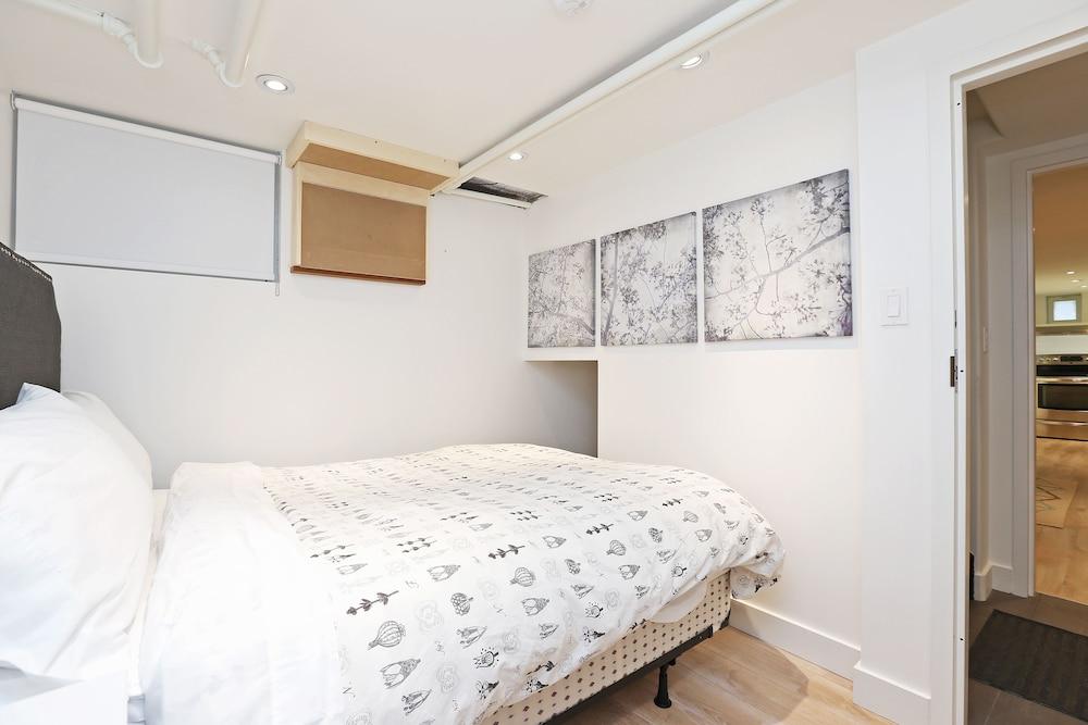 Applewood Suites - Executive Basement