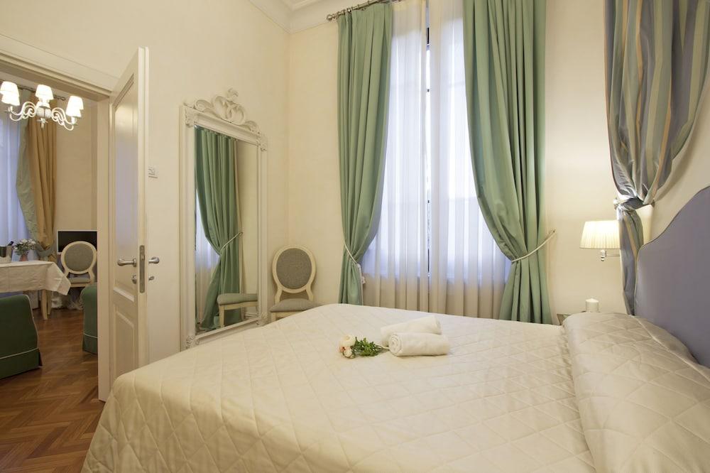 Serristori Palace Residence