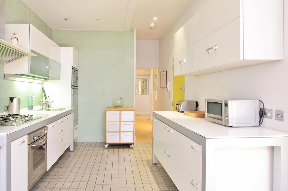 The London Agent The Strand