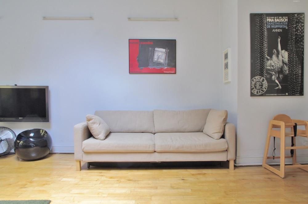 The London Agent The Strand