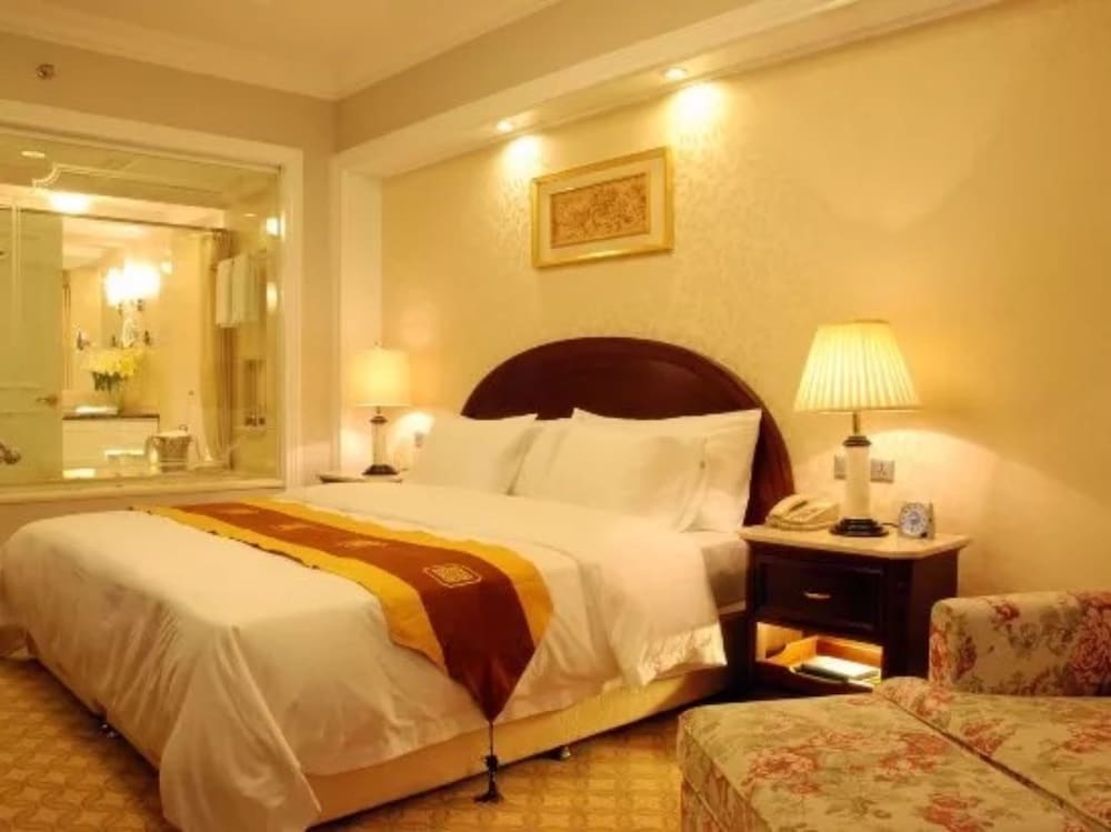 Kunming Green Lake Hotel