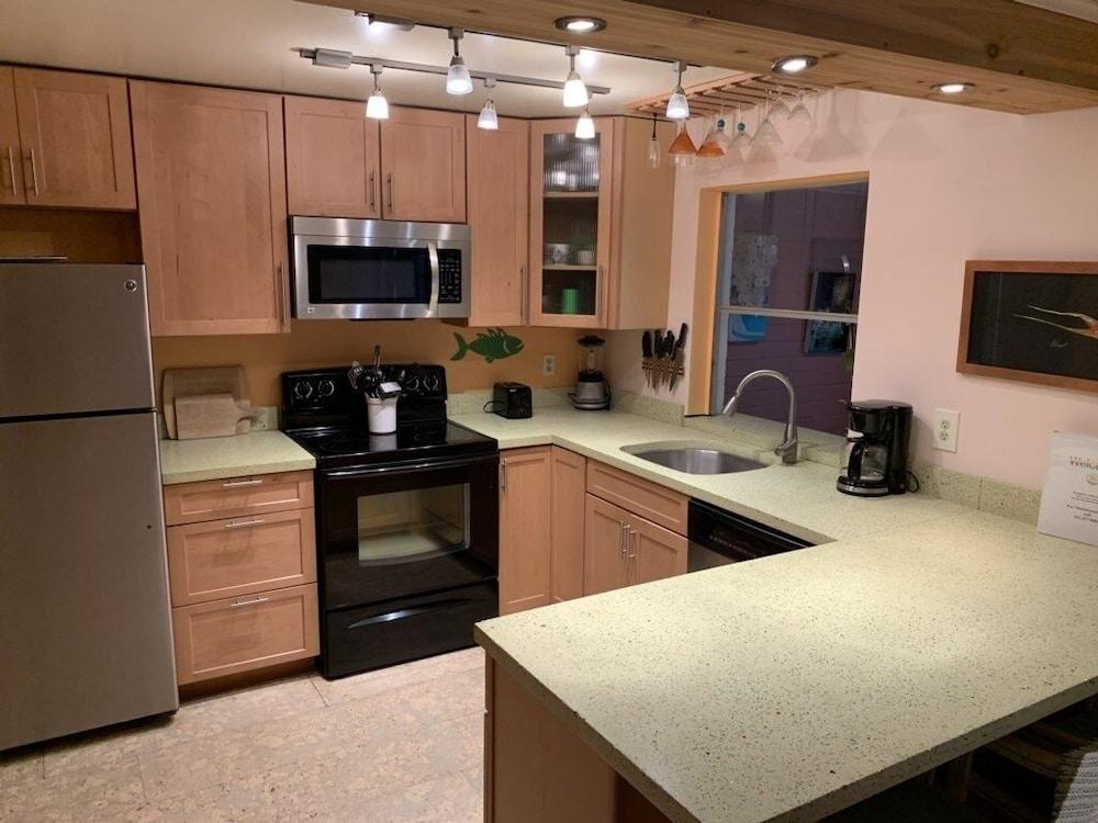 Beachside Charmer 2107