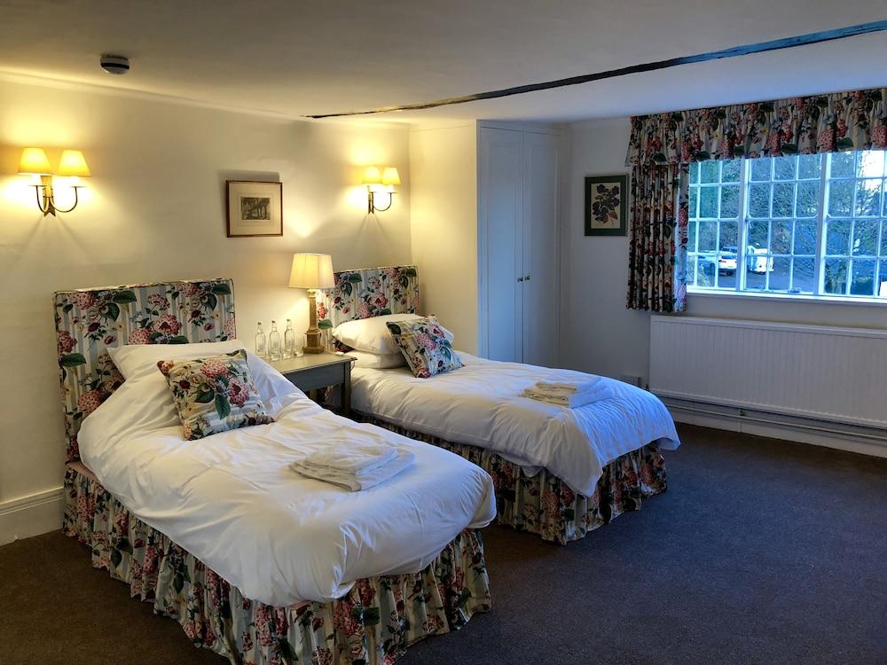 The Dorset Arms Cottages