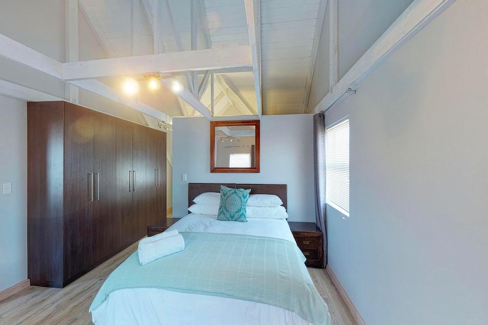 Hermanus Longboat Sea Cottage