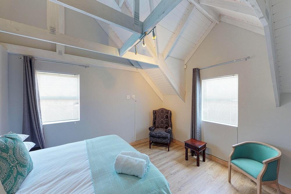 Hermanus Longboat Sea Cottage