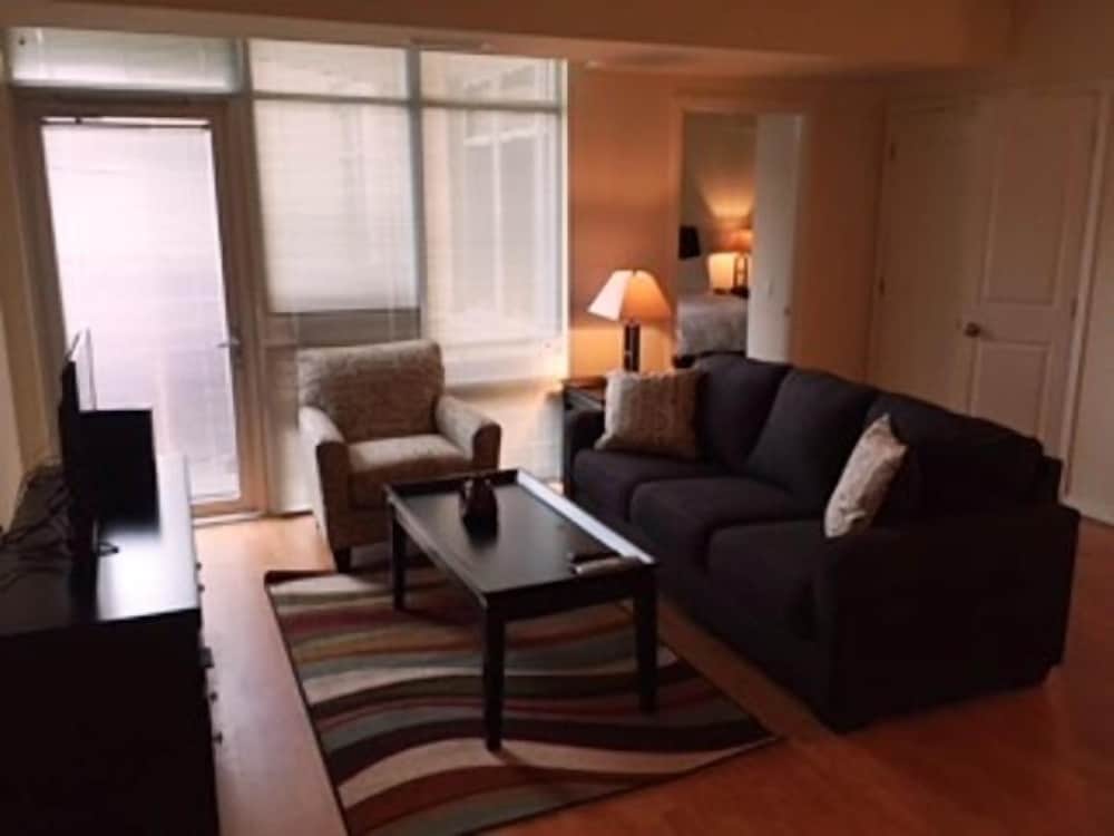 Weichert Suites at Arlington Courthouse