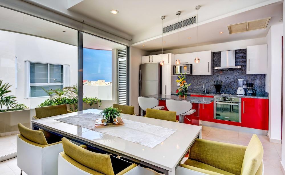 Penthouse Skyline 2BR 2BathR & Balconies