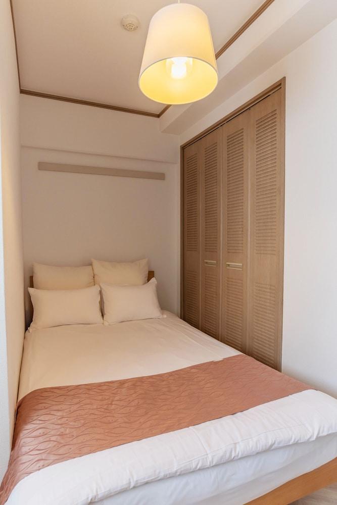 Universal Bay Condominium