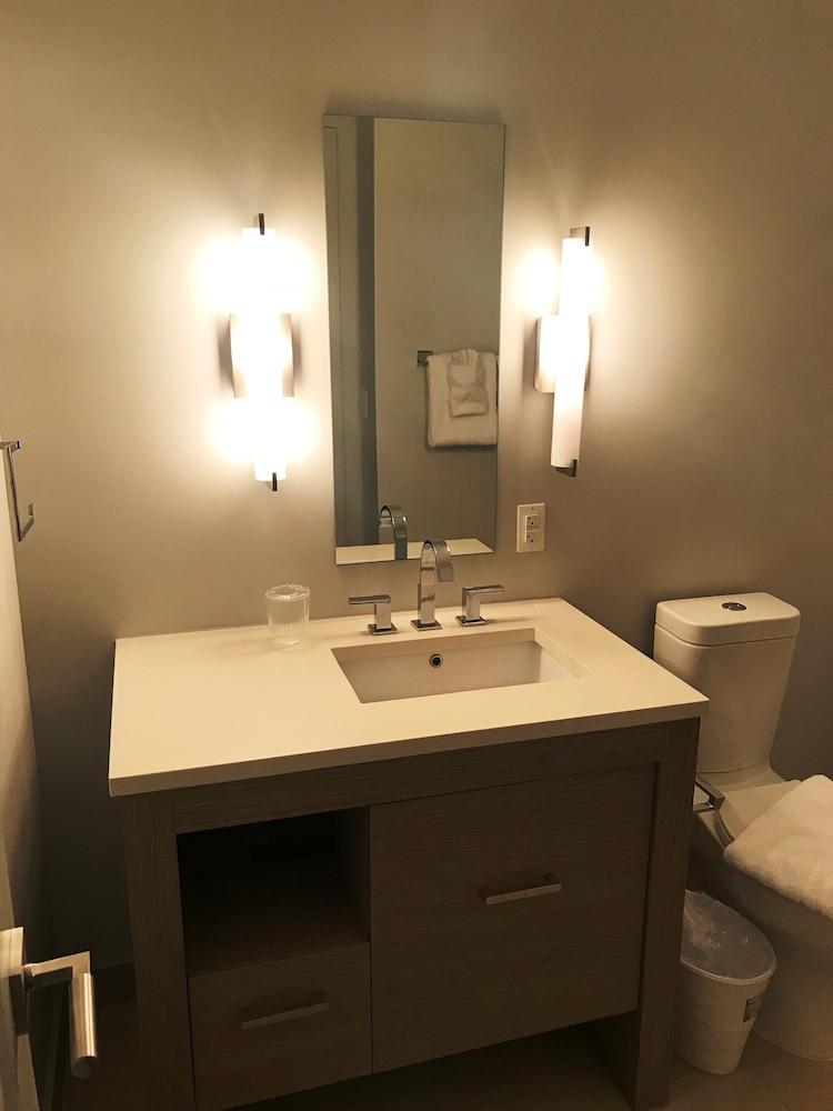 Weichert Suites in Bethesda