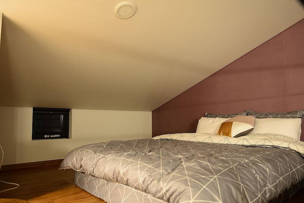 Jeju Clair de Lune Pension