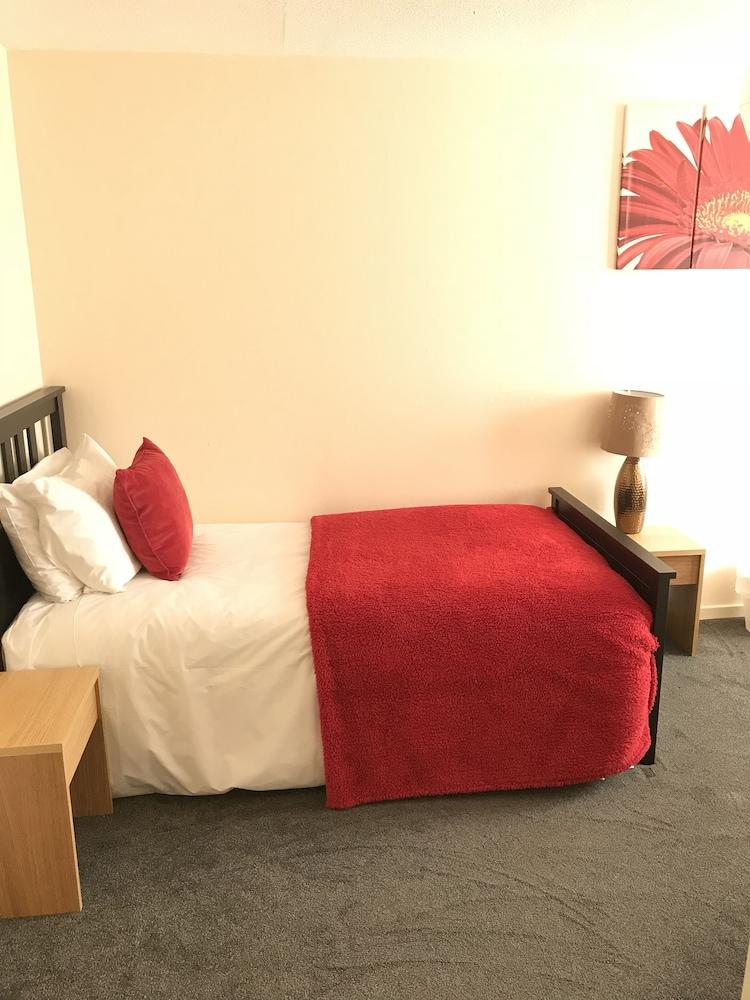 Three Bedroom House in Basildon